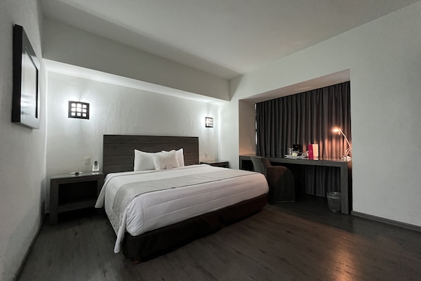 Business Suite with living area and street view