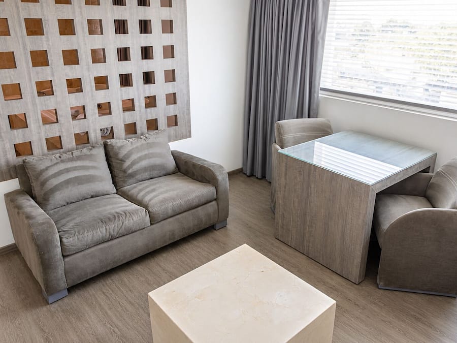 Master Suite con jacuzzi y vista a la calle