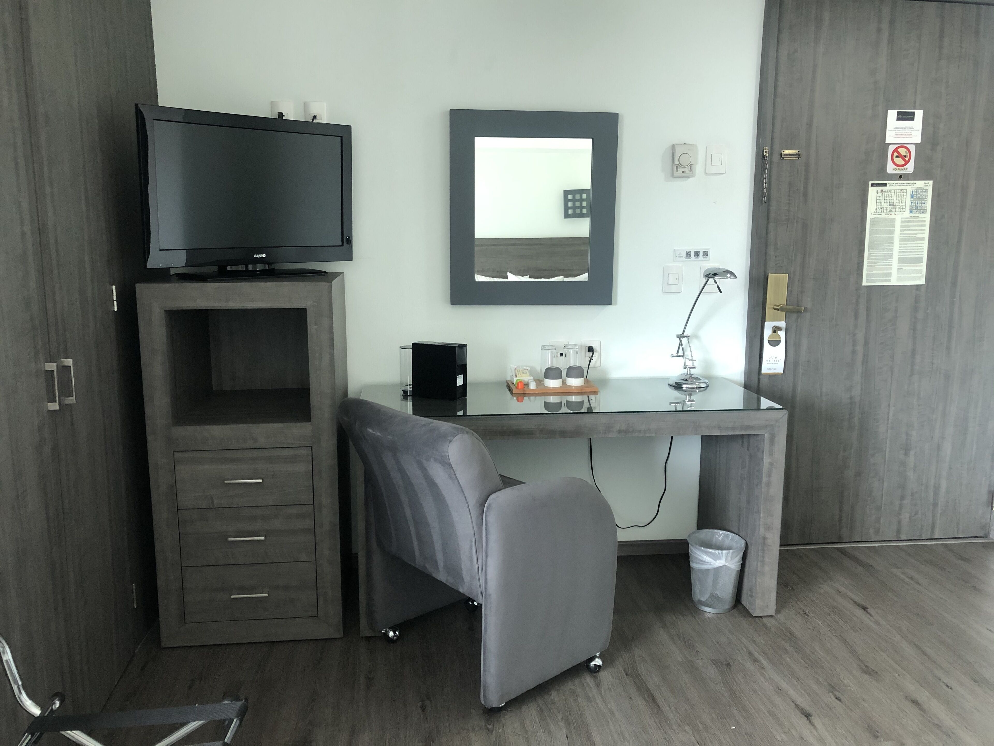 double room, accessible | in-room safe, individually decorated, laptop workspace