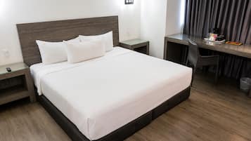 Business Suite with living area and street view