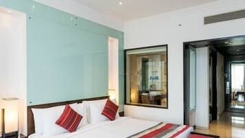 Club Room | Premium bedding, minibar, in-room safe, desk