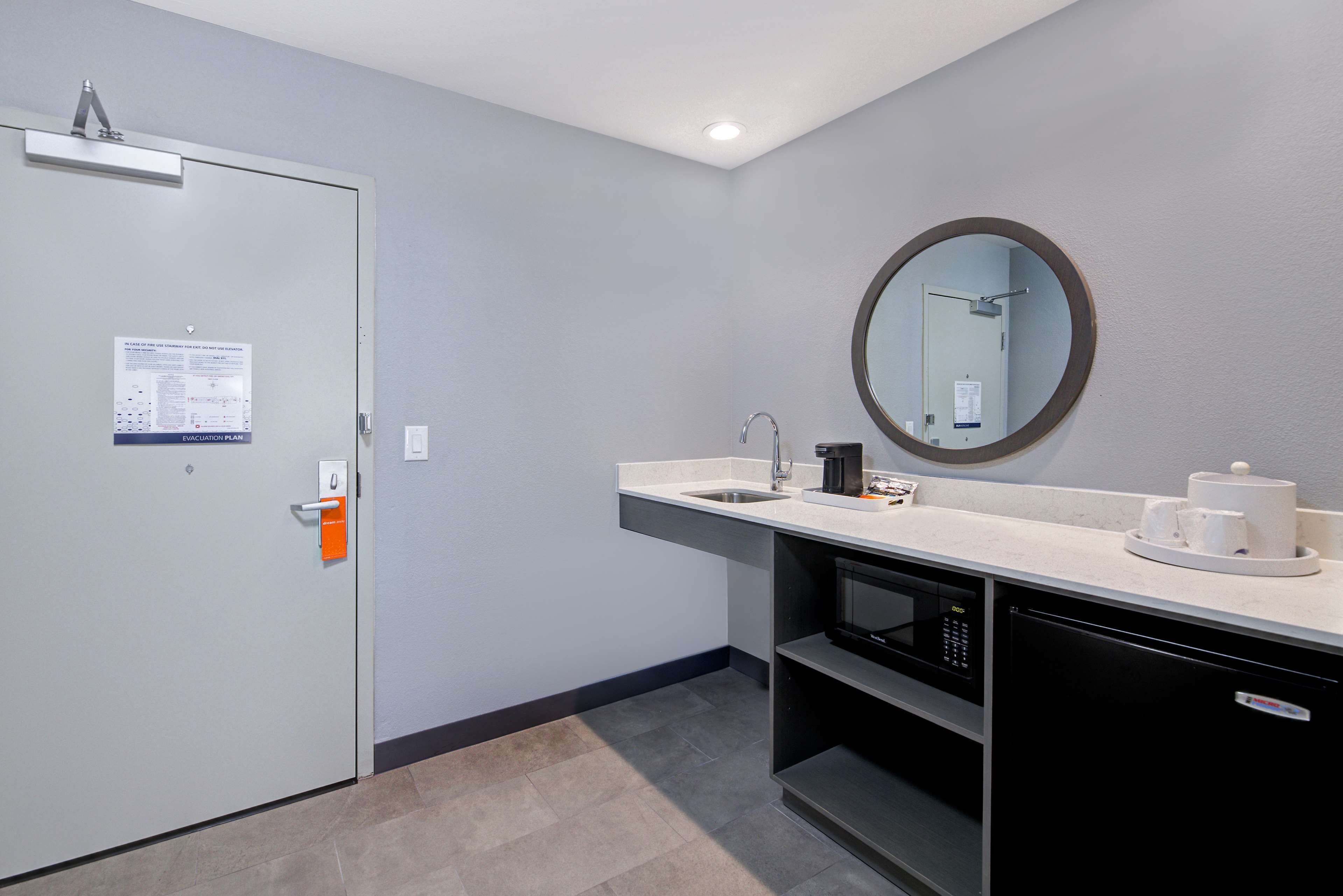 suite, 1 king bed, accessible, non smoking | minibar