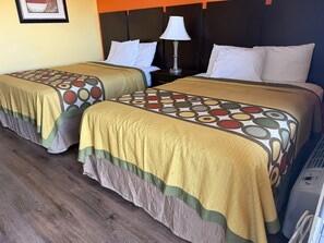 Tabla de planchar con plancha, wifi gratis, ropa de cama