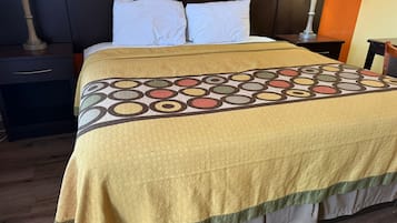 Een strijkplank/strijkijzer, gratis wifi, beddengoed