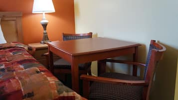 Iron/ironing board, free WiFi, bed sheets