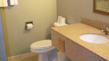 Secador de pelo, toallas