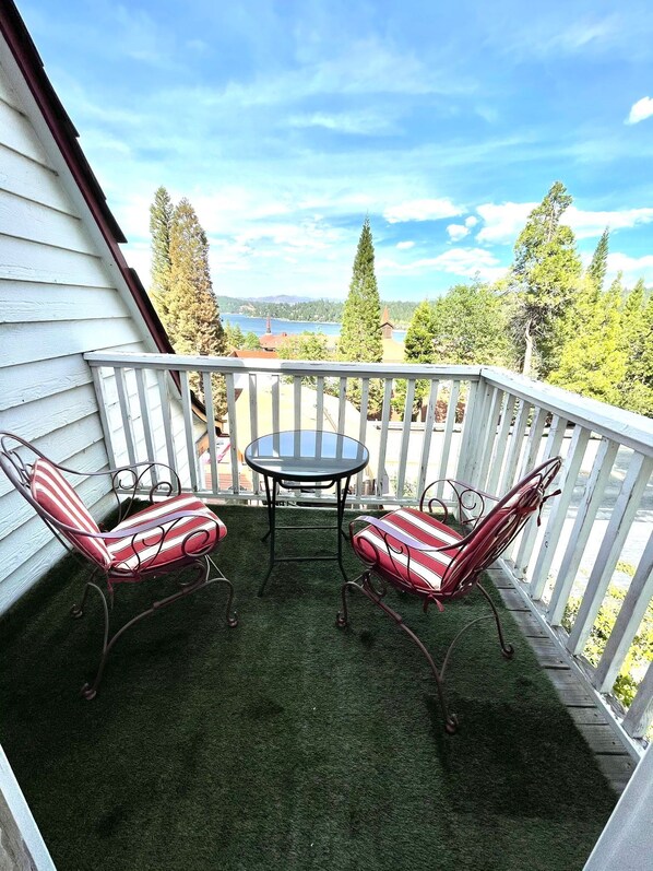 ROMANTIQUE | Vue depuis le balcon