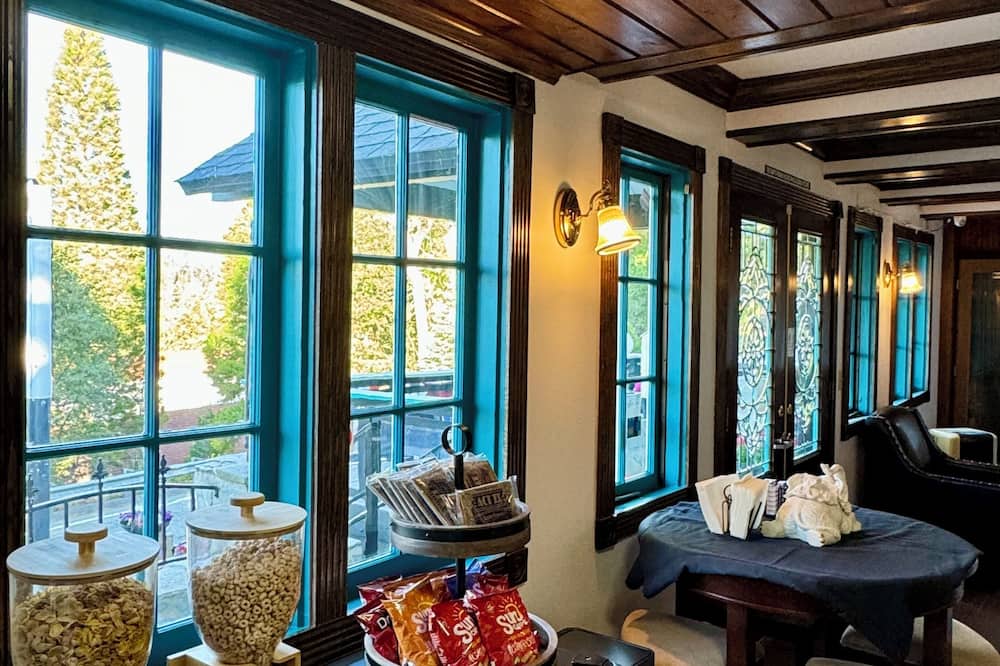 Arrowhead Lake Inn