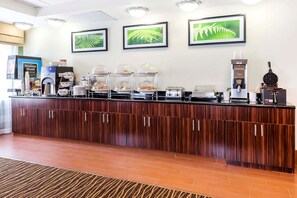 Tägliches inbegriffenes kontinentales Frühstück