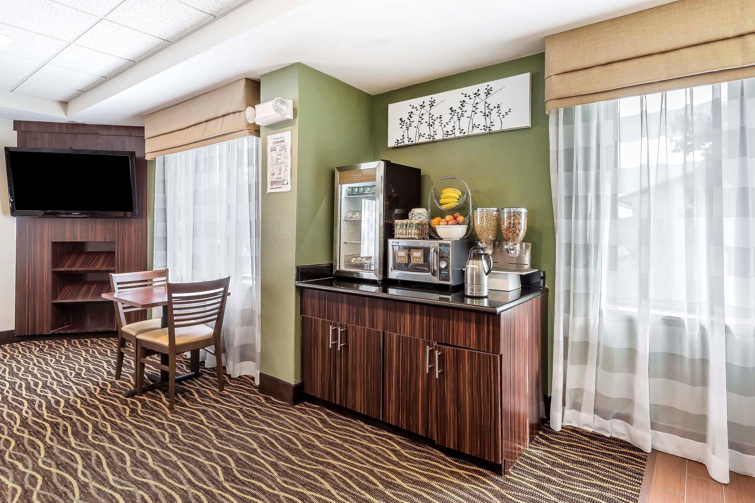 Free daily continental breakfast