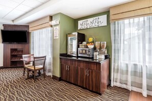 Free daily continental breakfast