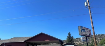 Golden Eagle Motel