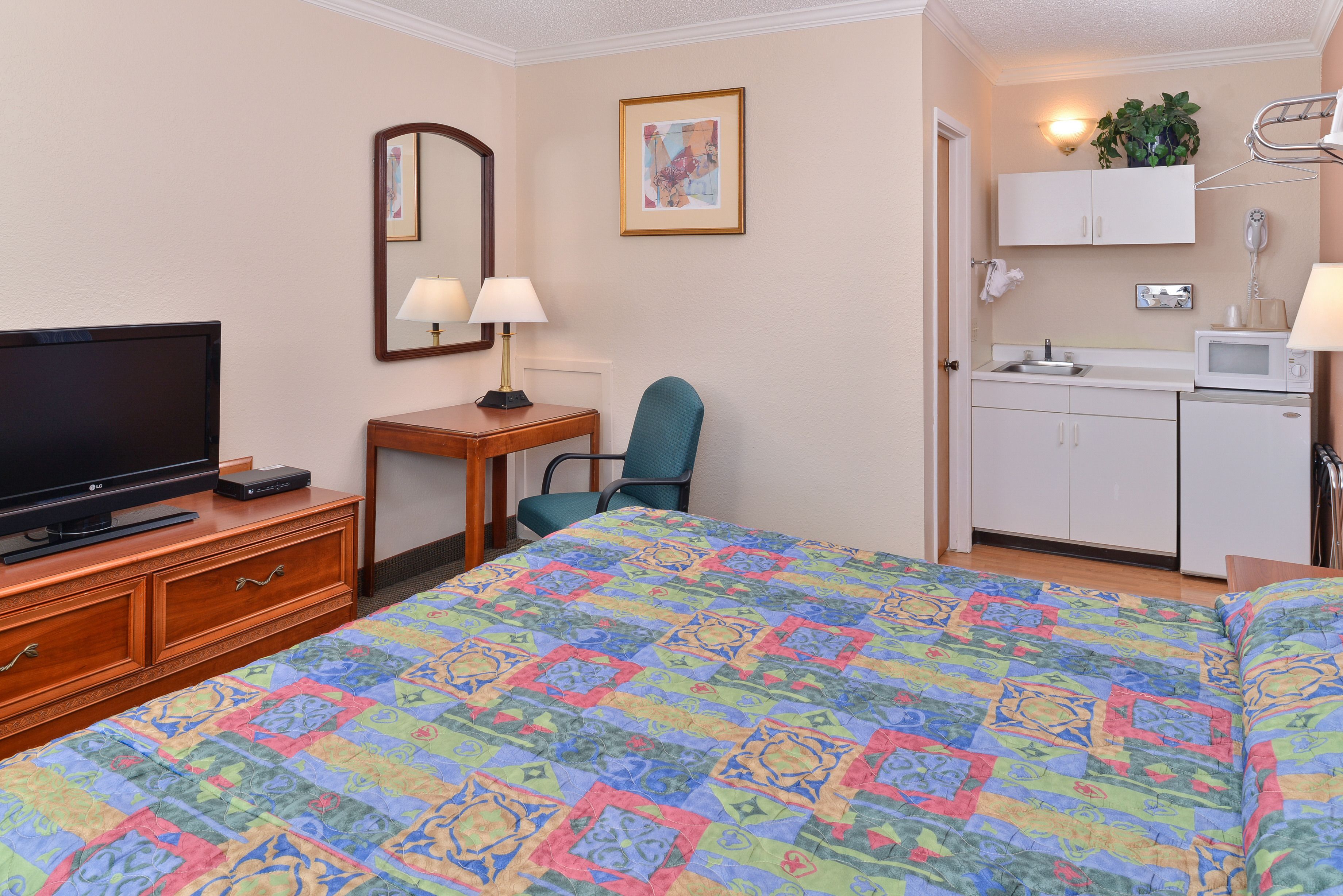 Room, 1 King Bed | Premium bedding, desk, blackout drapes, soundproofing