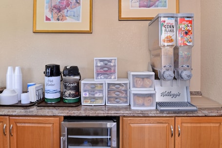 Área de desayuno. Golden Eagle Motel