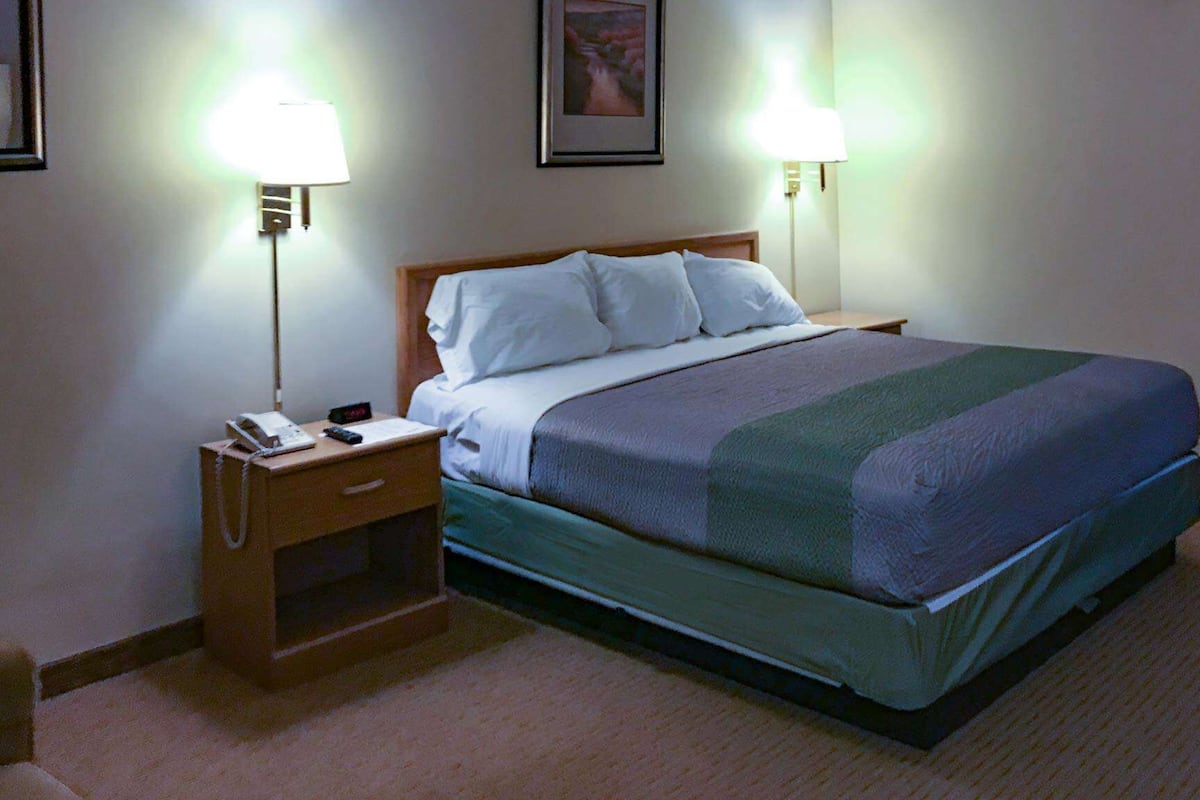 Free WiFi, bed sheets