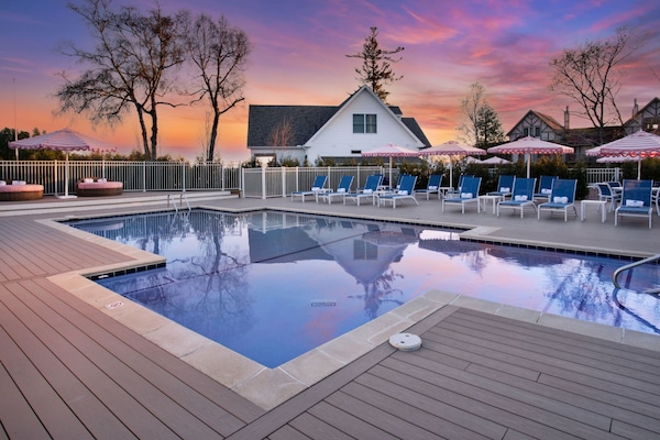Seasonal outdoor pool, open 9:00 AM to 9:00 PM, pool loungers