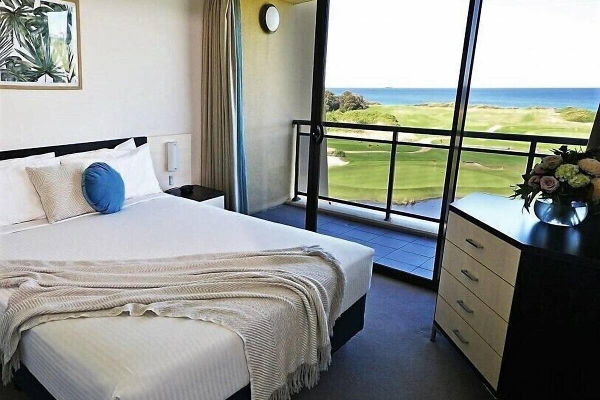 suite, 1 queen bed, balcony, ocean view | iron/ironing board, internet, bed sheets