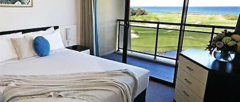 Suite, 1 Katil Ratu (Queen), Balcony, Ocean View | Seterika/papan seterika, Internet, cadar katil