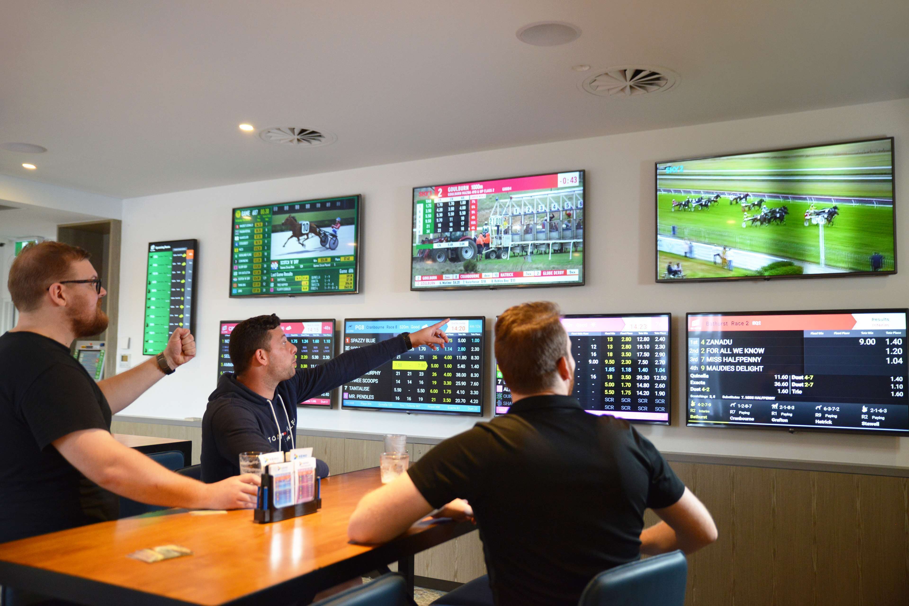 serves lunch, dinner and happy hour