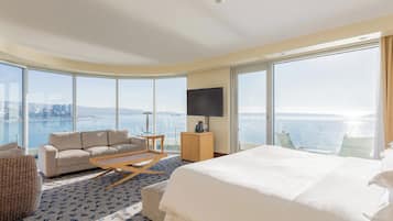 Suite, 1 King Bed, Balcony, Oceanfront | 1 bedroom, minibar, in-room safe, individually decorated