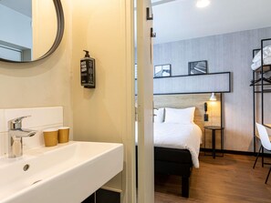 In-room safe, desk, soundproofing, iron/ironing board - ibis Paris Boulogne Billancourt (Boulogne-Billancourt)