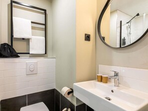 Standard Double Room, 1 Double Bed | Bathroom | Shower, eco-friendly toiletries, hair dryer, towels - ibis Paris Boulogne Billancourt (Boulogne-Billancourt)