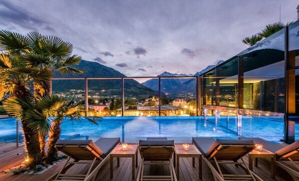 2 indoor pools, 2 outdoor pools, open 7:00 AM to 8:00 PM, pool loungers