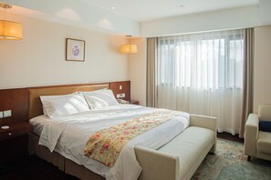 Deluxe Executive Room | Ropa de cama de alta calidad, caja fuerte, escritorio y cortinas opacas