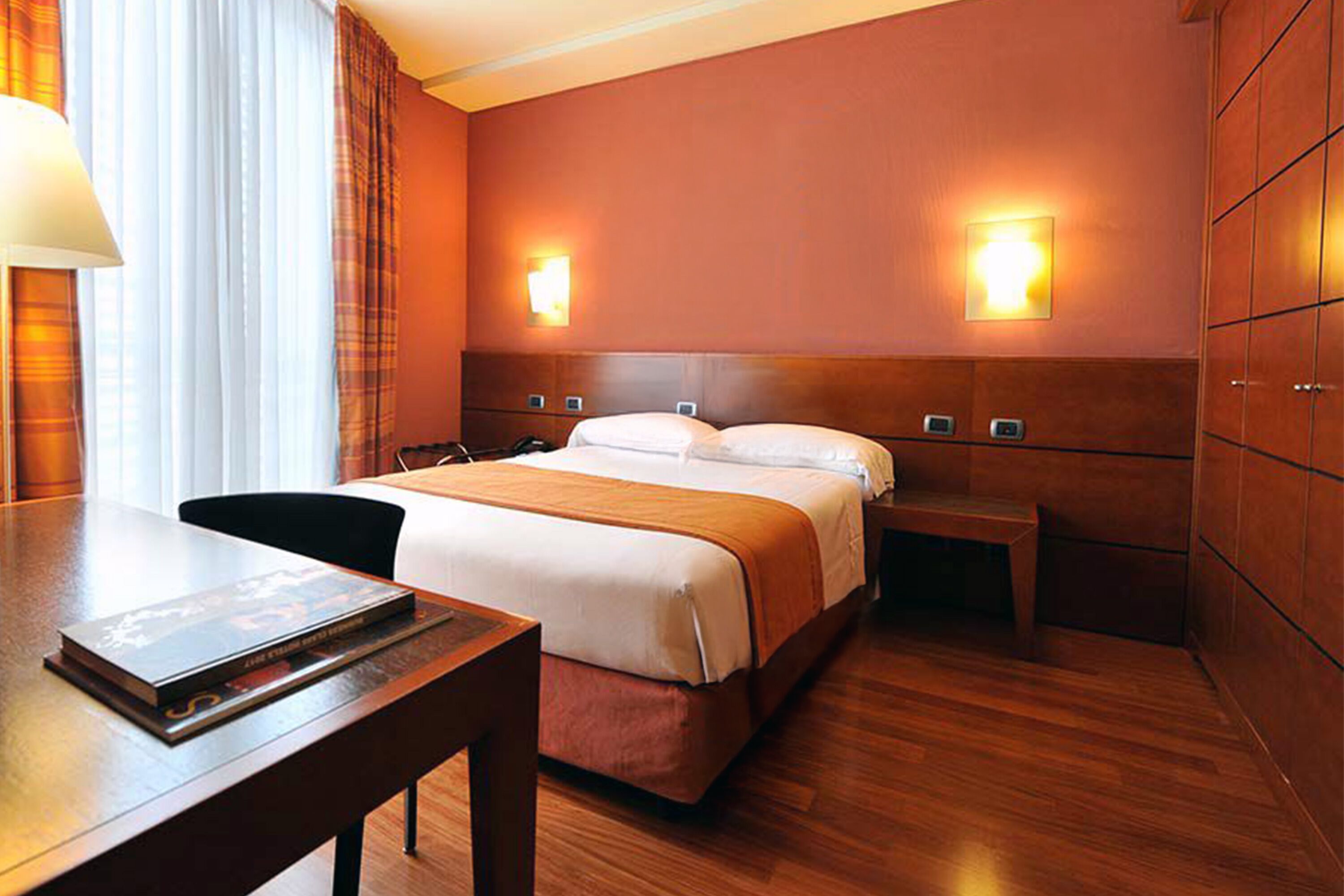 standard double room | 1 bedroom, down duvets, minibar, in-room safe