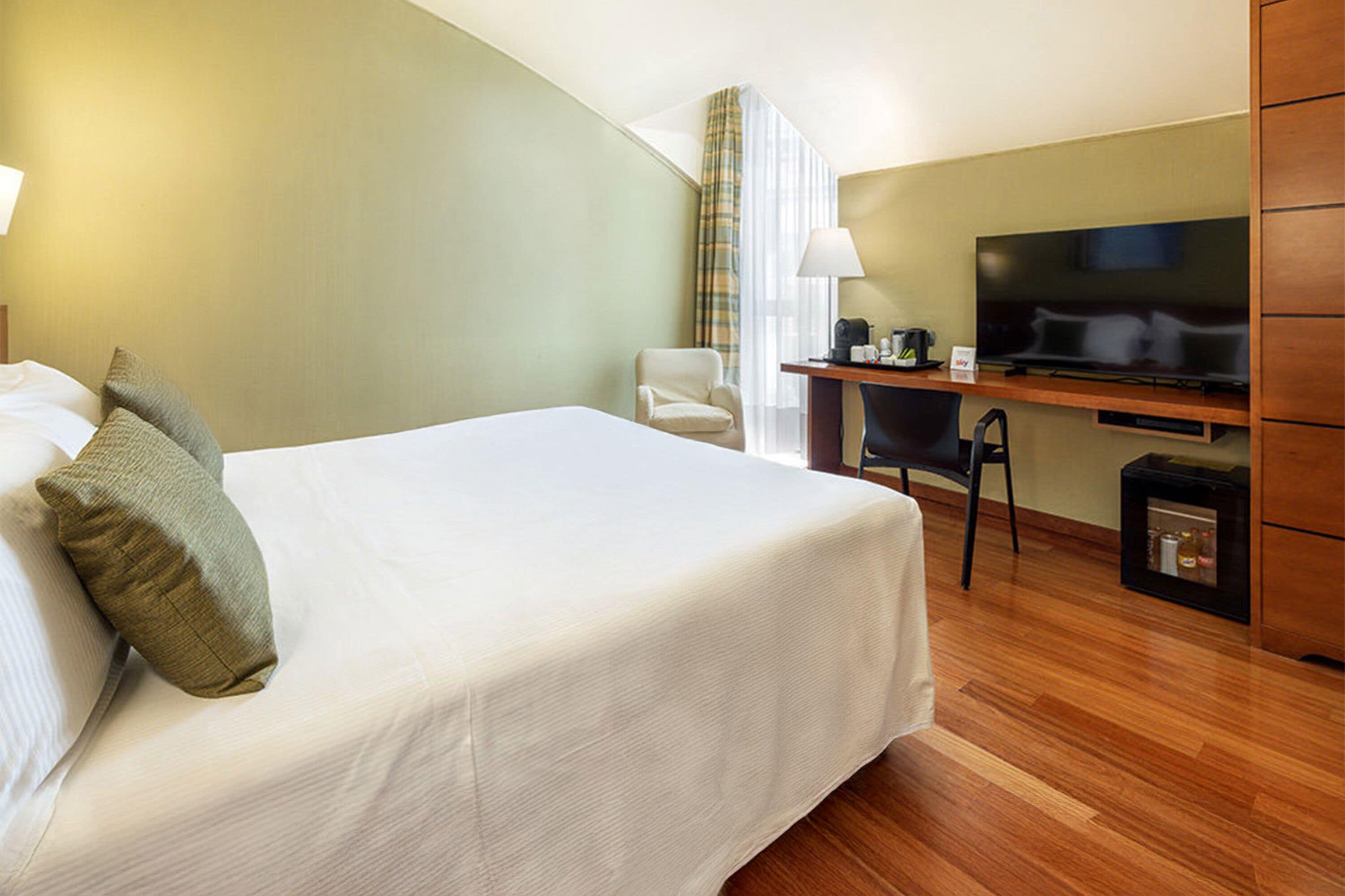 superior double room | 1 bedroom, down duvets, minibar, in-room safe