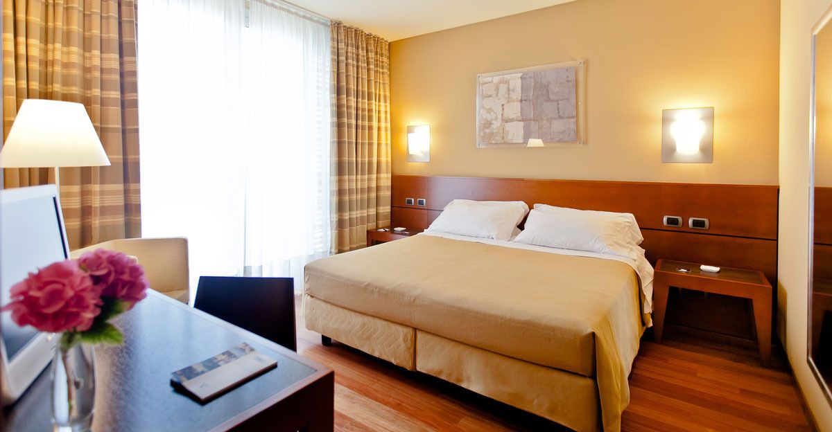 standard double room single use | 1 bedroom, down duvets, minibar, in-room safe