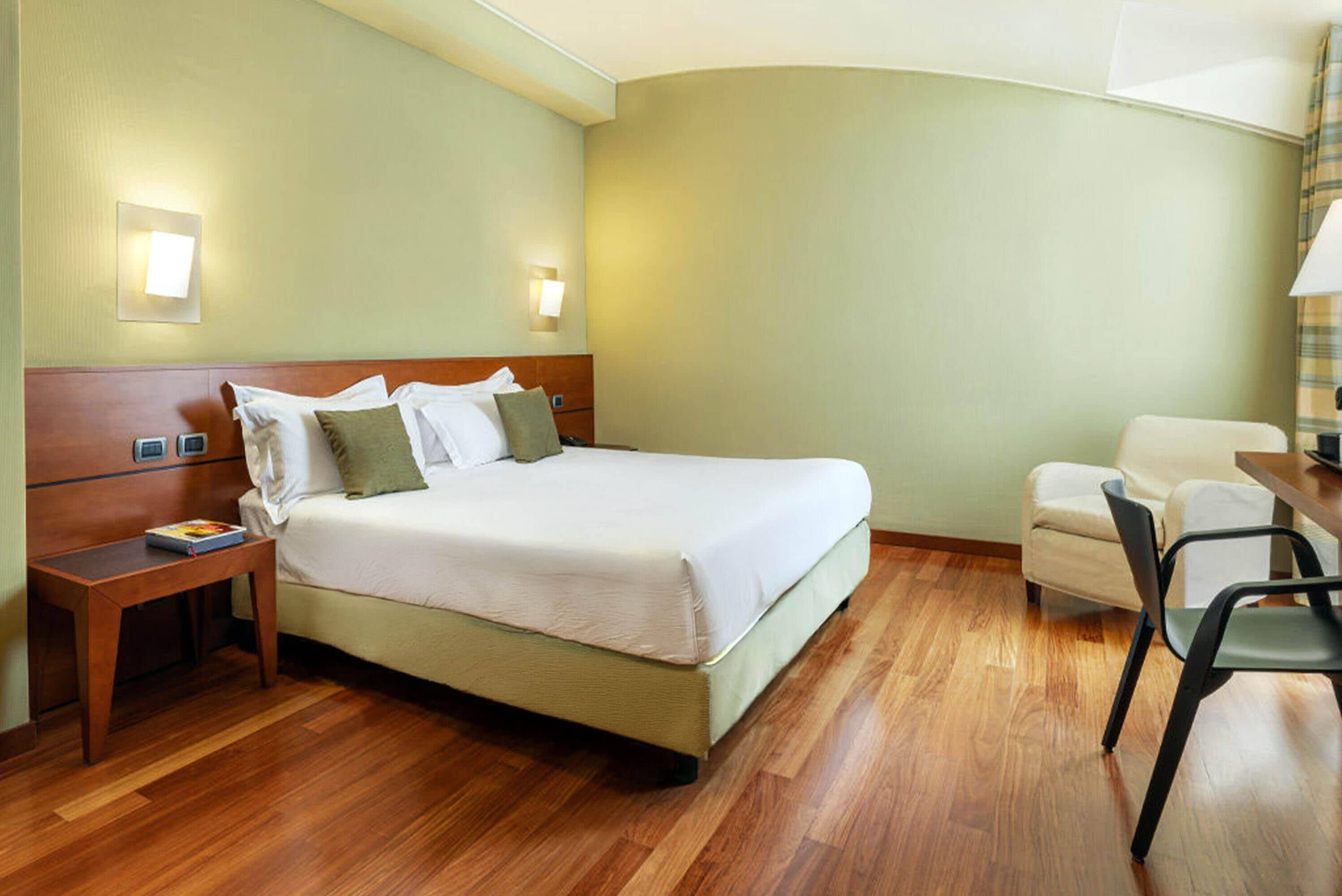 Dobbeltrom – superior | Dundyner, minibar, safe på rommet og skrivebord