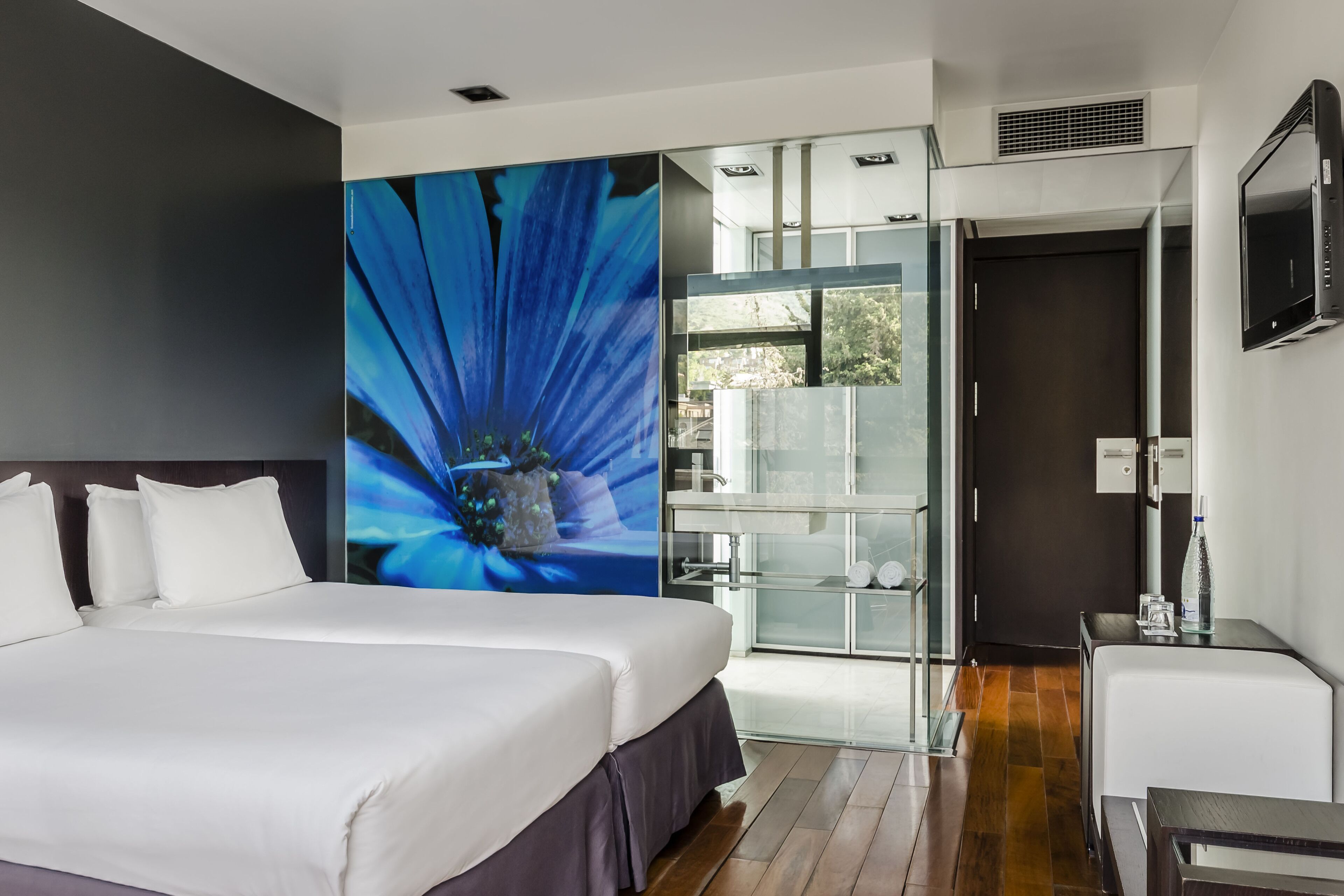 1 bedroom, in-room safe, desk, free wifi