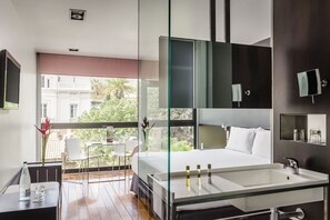 Zimmersafe, Schreibtisch, kostenloses WLAN, Bettwäsche