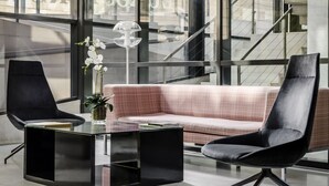 Lobby-lounge