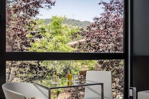 In-room safe, desk, free WiFi, bed sheets - Ikonik Angli (Barcelona)