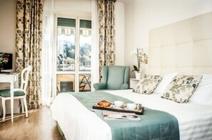 Minibar, Zimmersafe, Schreibtisch, laptopgeeigneter Arbeitsplatz