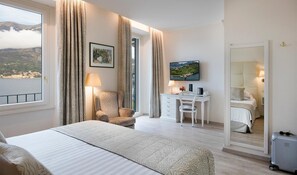 Minibar, in-room safe, desk, laptop workspace