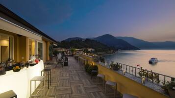 Serveert ontbijt en diner