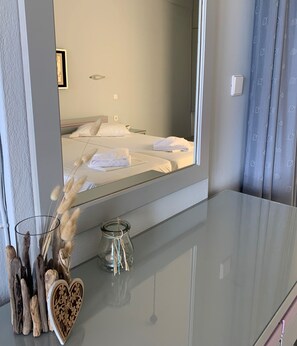 Basic Studio | Soundproofing, free cribs/infant beds, free WiFi - Ermis Suites (Chania)