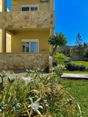 Front of property - Ermis Suites (Chania)