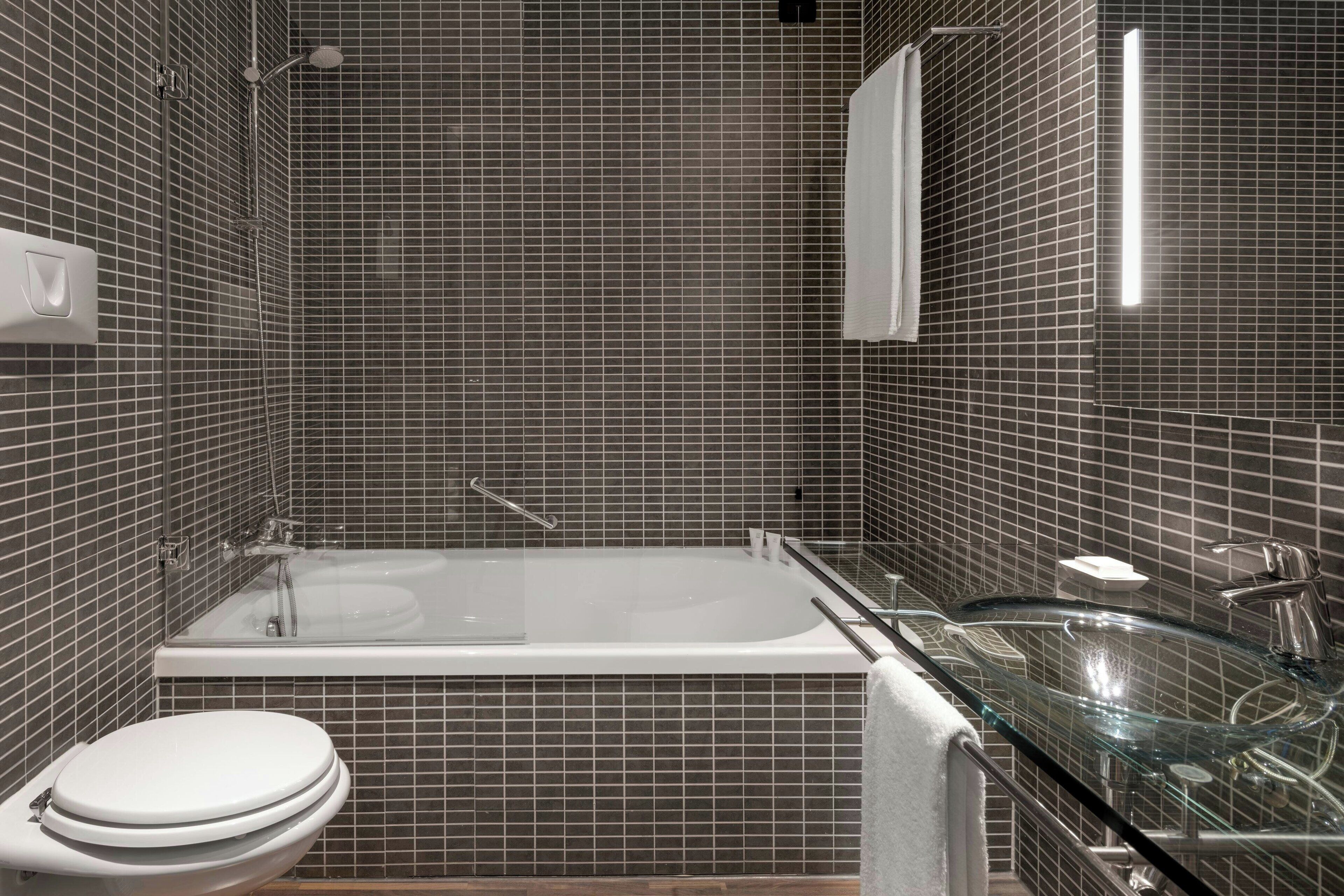 淋浴/盆浴组合、深泡浴缸、环保洗浴用品、吹风机