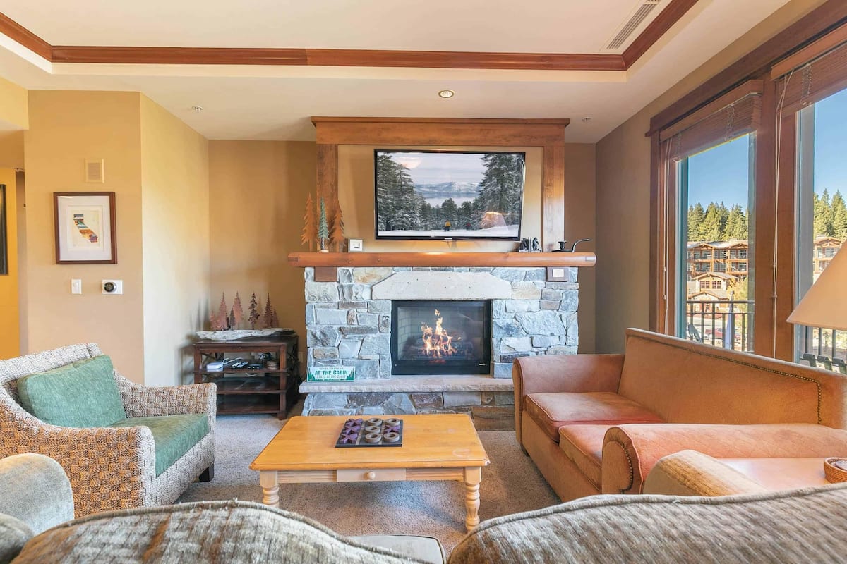 2 Bedroom - Iron Horse Lodge North 205 | Living room