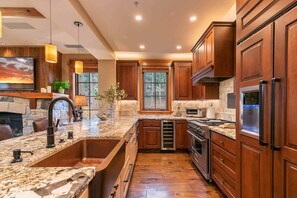 Condo, Multiple Beds, Mountain View (Apartment) | Private kitchen | Microwave, cookware/dishes/utensils