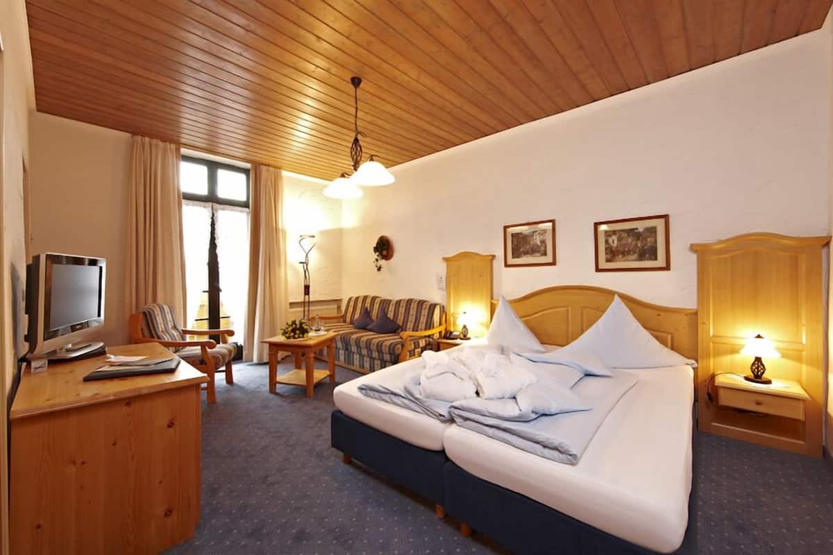Suite junior, 1 habitación, vistas a la montaña | Ropa de cama de alta calidad, minibar, caja fuerte y wifi gratis