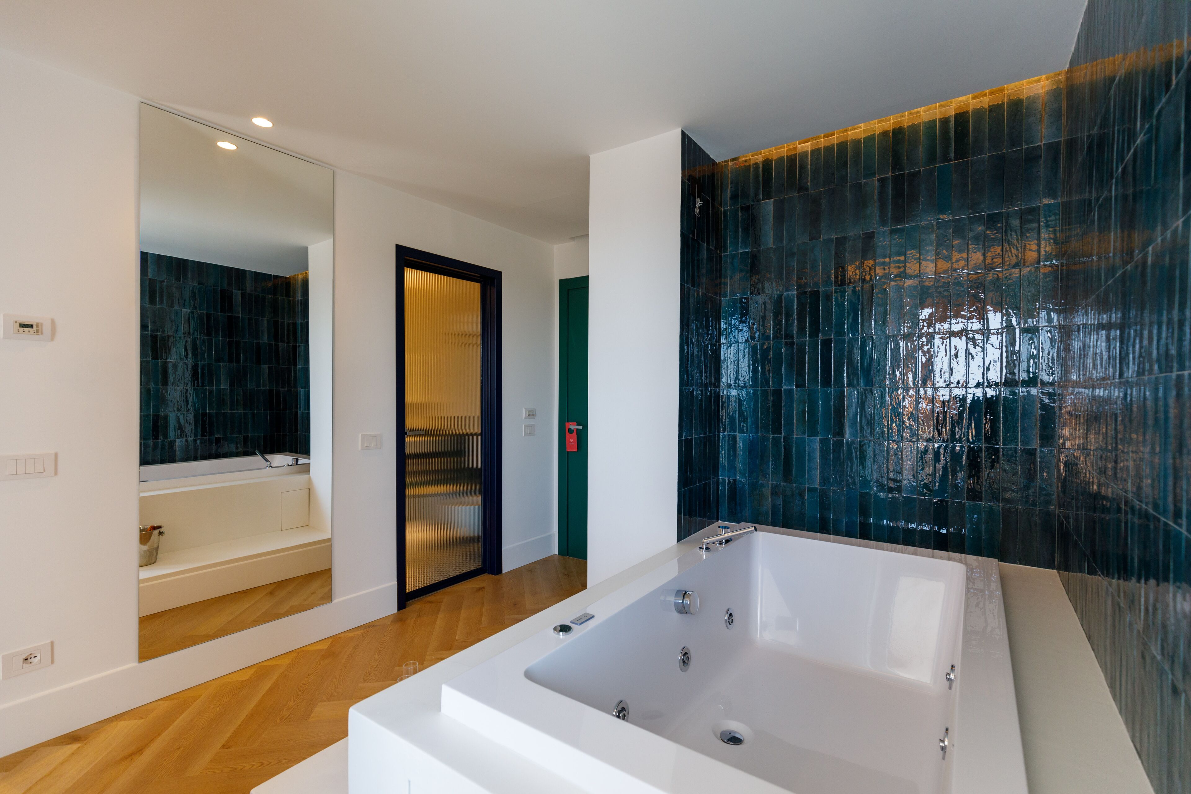 junior studio suite | 1 bedroom, minibar, in-room safe, desk