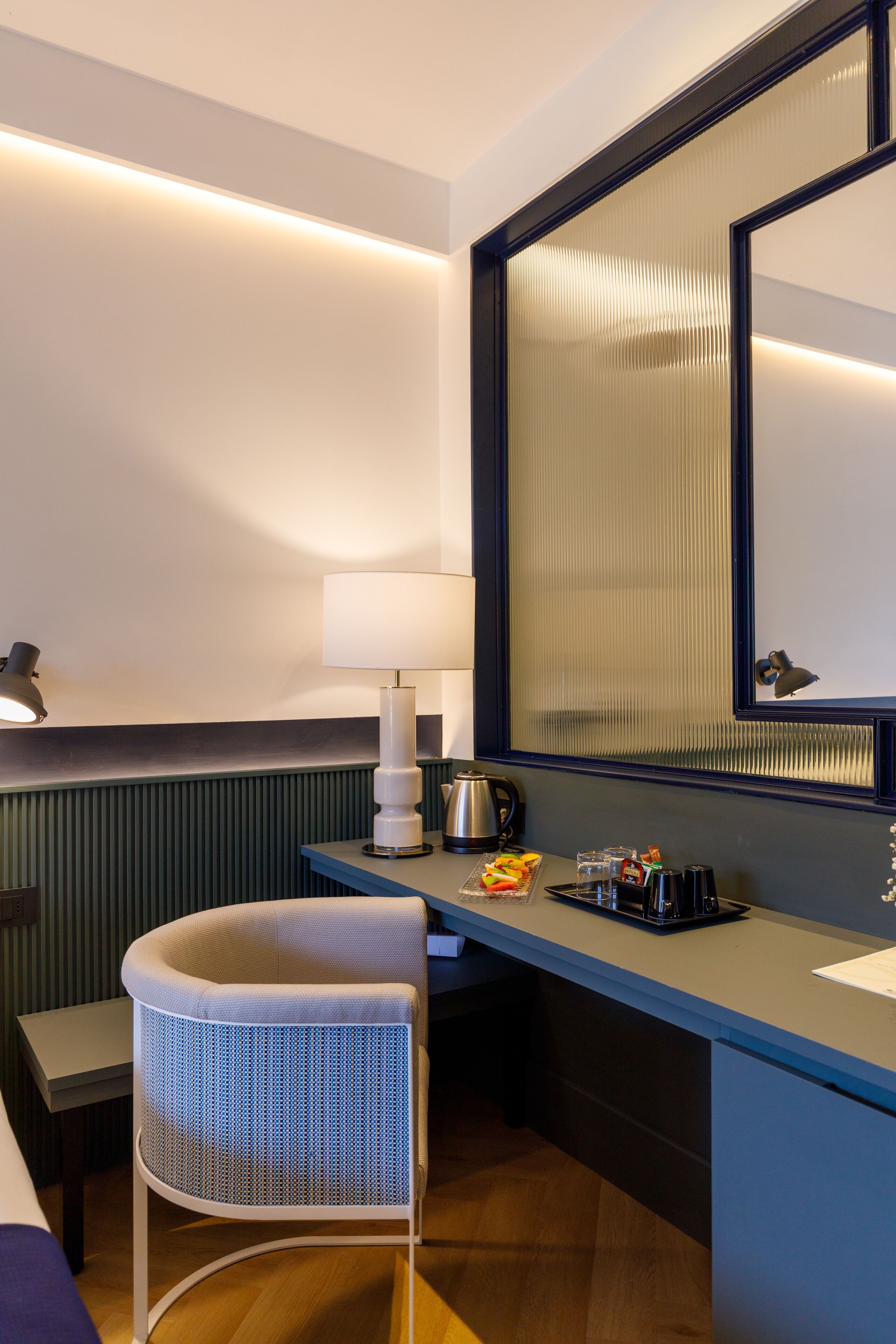 deluxe double or twin room | 1 bedroom, minibar, in-room safe, desk