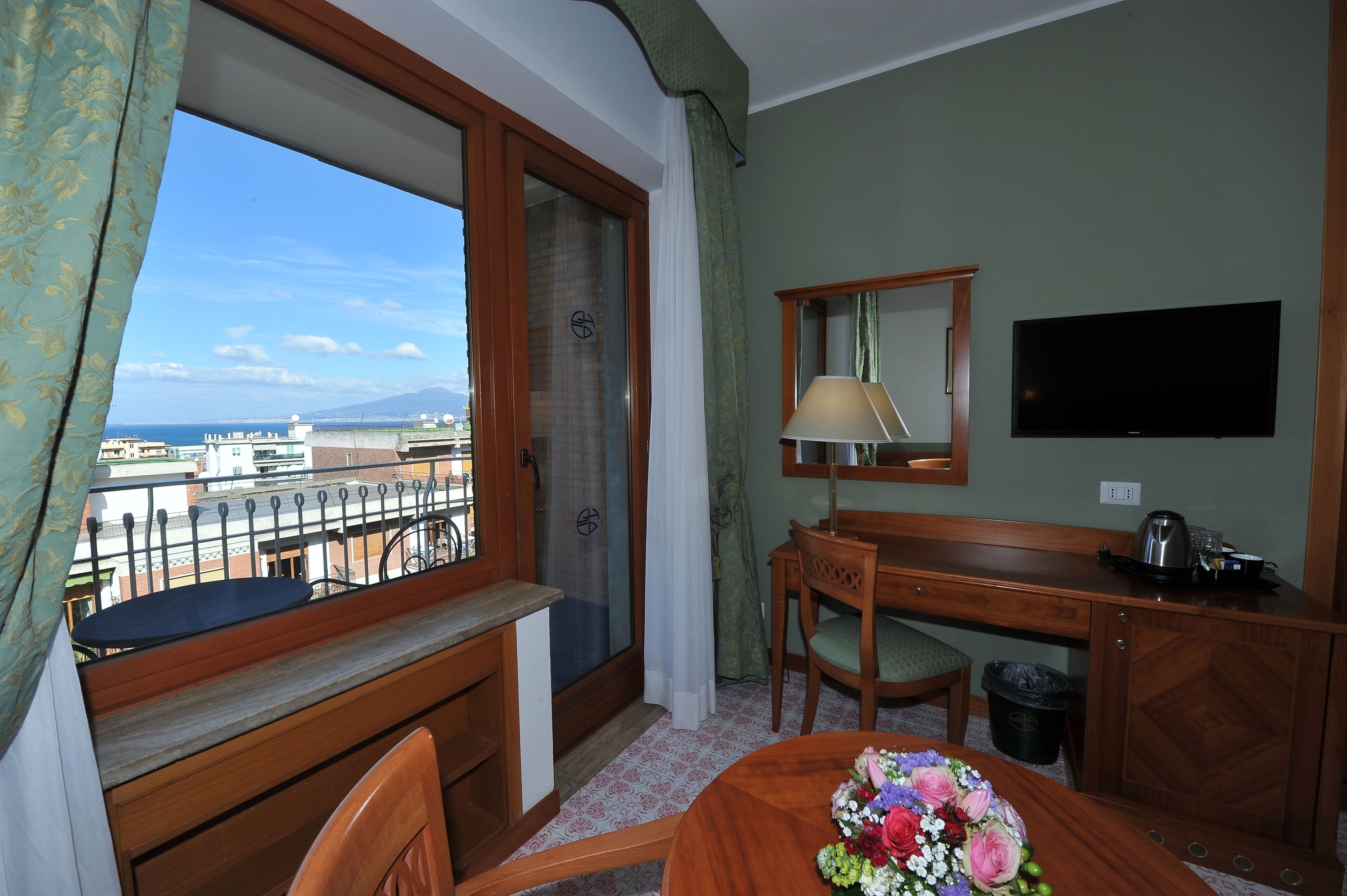 superior double or twin room | 1 bedroom, minibar, in-room safe, desk