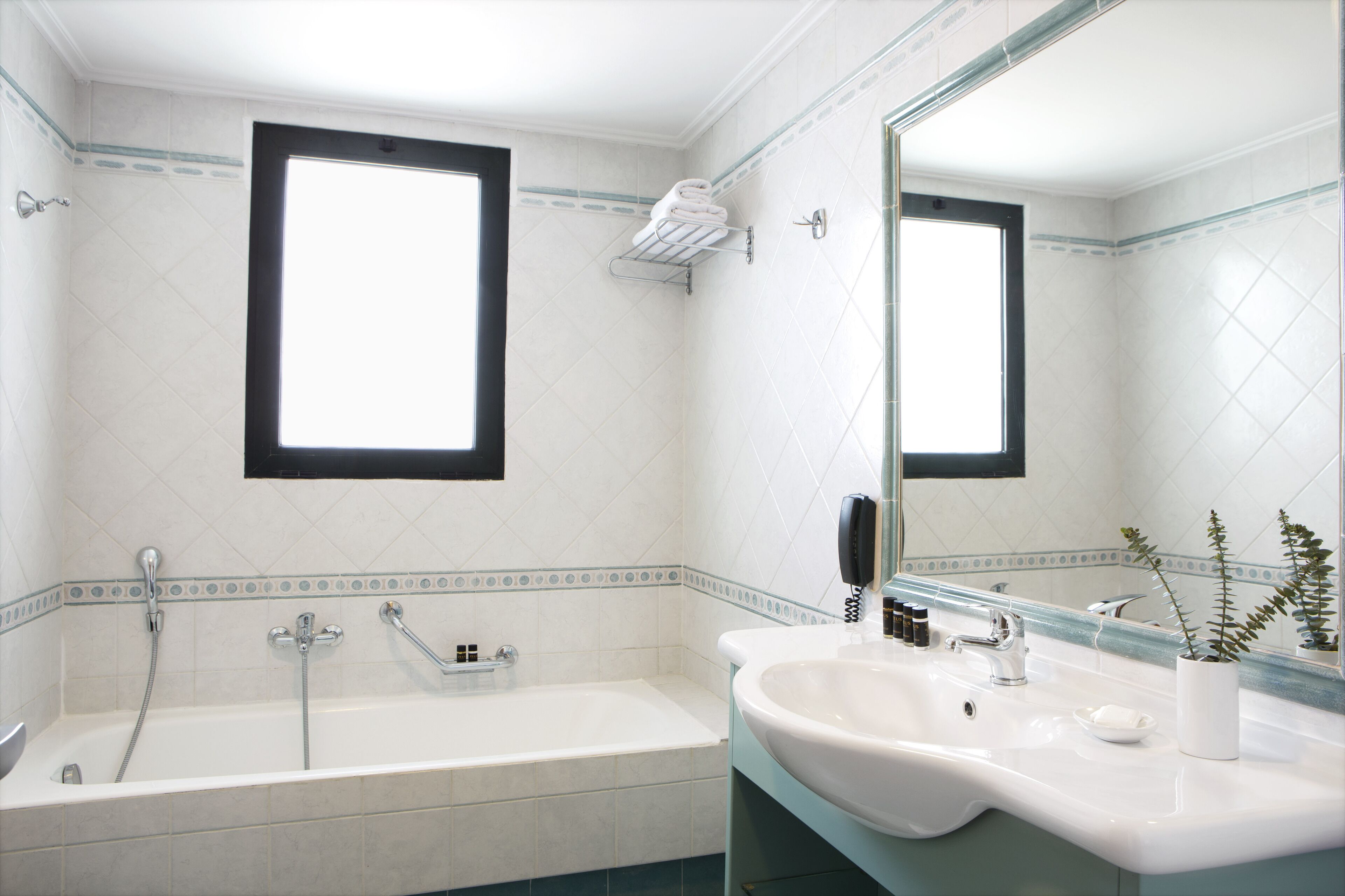 bathtub, deep-soaking bathtub, eco-friendly toiletries, hair dryer