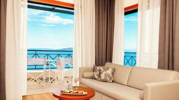 Premium Room, Sea View | Peti besi dalam bilik, meja, kalis bunyi, Wi-fi percuma